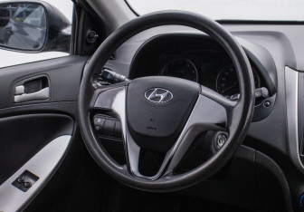 Подержанный автомобиль Hyundai Solaris Sedan 2013 года (15 фото)