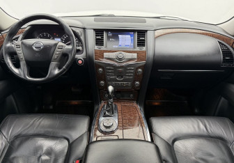 Подержанный автомобиль Nissan Patrol 2011 года (13 фото)