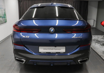 Подержанный автомобиль BMW X6 2020 года (5 фото)