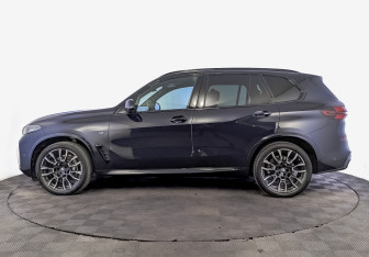 Подержанный автомобиль BMW X5 2023 года (8 фото)