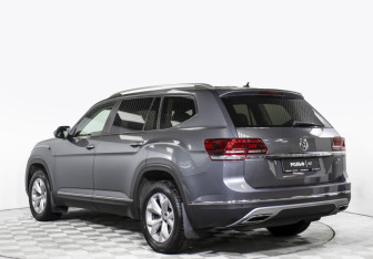 Подержанный автомобиль Volkswagen Teramont 2019 года (7 фото)