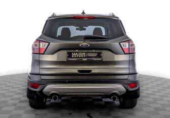 Подержанный автомобиль Ford Kuga 2018 года (6 фото)