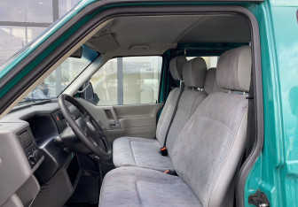 Подержанный автомобиль Volkswagen Transporter Minivan 2002 года (13 фото)