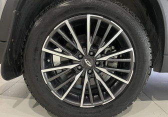 Подержанный автомобиль Chery Tiggo 8 2024 года (20 фото)