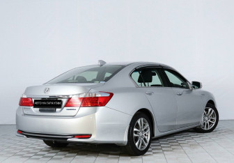 Подержанный автомобиль Honda Accord Sedan 2014 года (3 фото)