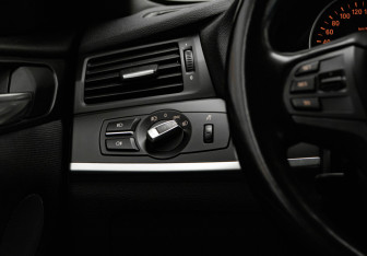 Подержанный автомобиль BMW X3 2012 года (14 фото)