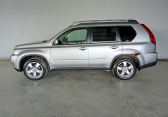 Подержанный автомобиль Nissan X-Trail 2008 года (7 фото)