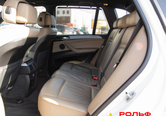 Подержанный автомобиль BMW X5 2009 года (8 фото)