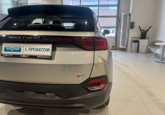 Подержанный автомобиль FAW Bestune T77 2023 года (8 фото)