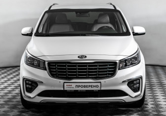 Подержанный автомобиль Kia Carnival 2019 года (2 фото)