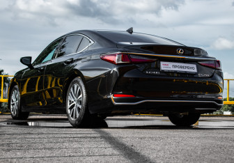 Подержанный автомобиль Lexus ES 2019 года (6 фото)
