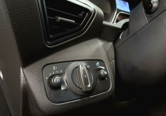 Подержанный автомобиль Ford Kuga 2013 года (18 фото)