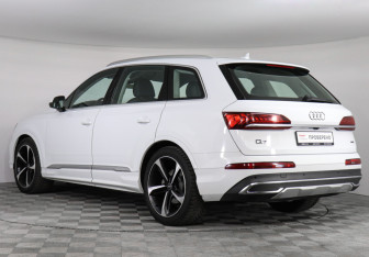 Подержанный автомобиль Audi Q7 2022 года (7 фото)