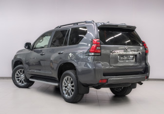 Подержанный автомобиль Toyota Land Cruiser Prado 2019 года (7 фото)