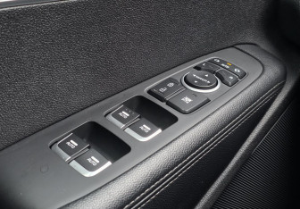 Подержанный автомобиль Kia Sorento 2017 года (14 фото)