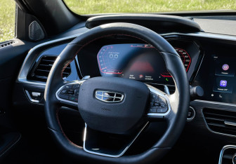 Подержанный автомобиль Geely Tugella 2023 года (14 фото)