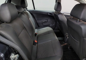 Подержанный автомобиль Opel Astra Hatchback 2008 года (13 фото)