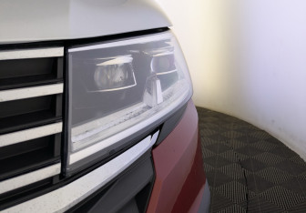 Подержанный автомобиль Volkswagen Caravelle 2022 года (17 фото)