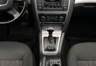 Подержанный автомобиль Skoda Octavia Liftback 2010 года (13 фото)