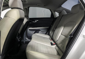 Подержанный автомобиль Kia K3 Sedan 2024 года (10 фото)