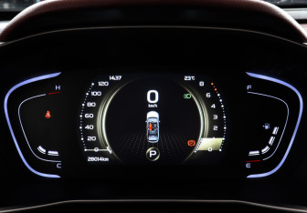 Подержанный автомобиль Geely Coolray 2022 года (11 фото)