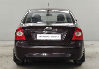 Подержанный автомобиль Ford Focus Sedan 2009 года (6 фото)