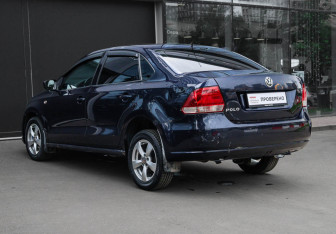 Подержанный автомобиль Volkswagen Polo Sedan 2012 года (6 фото)