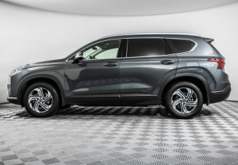 Подержанный автомобиль Hyundai Santa Fe 2023 года (8 фото)