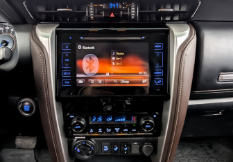 Подержанный автомобиль Toyota Fortuner 2020 года (16 фото)