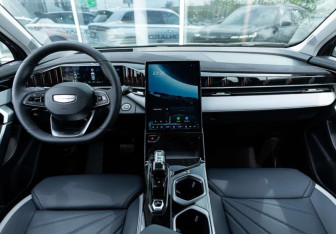 Новый Geely Atlas 2025 (13 фото)