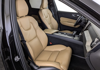 Подержанный автомобиль Volvo XC60 2020 года (23 фото)