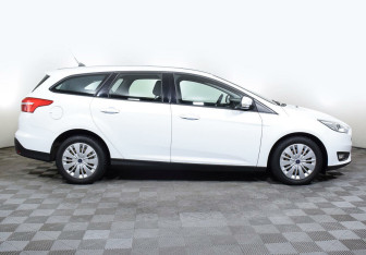Подержанный автомобиль Ford Focus Wagon 2018 года (4 фото)
