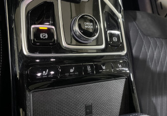 Подержанный автомобиль Hongqi HS5 2023 года (27 фото)