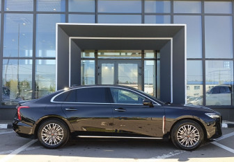 Подержанный автомобиль Hongqi H5 2023 года (4 фото)