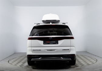 Подержанный автомобиль Kia Carnival 2020 года (6 фото)