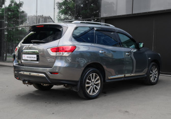 Подержанный автомобиль Nissan Pathfinder 2016 года (4 фото)