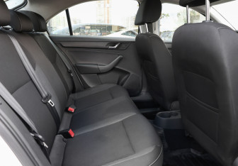 Подержанный автомобиль Skoda Rapid Liftback 2014 года (11 фото)
