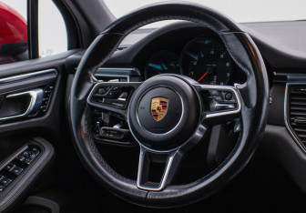 Подержанный автомобиль Porsche Macan 2018 года (15 фото)