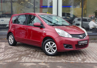 Подержанный автомобиль Nissan Note 2012 года (3 фото)