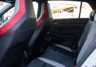 Подержанный автомобиль Volkswagen Golf GTI Hatchback 2021 года (11 фото)