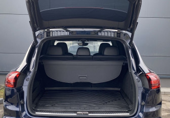 Подержанный автомобиль Porsche Cayenne 2015 года (10 фото)