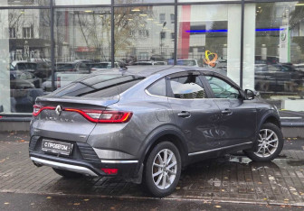 Подержанный автомобиль Renault Arkana 2019 года (8 фото)