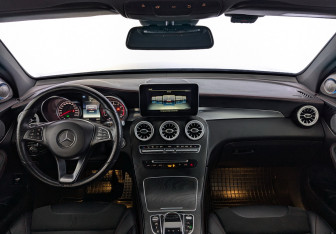 Подержанный автомобиль Mercedes-Benz GLC AMG 2017 года (14 фото)