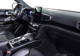 Подержанный автомобиль Ford Explorer 2021 года (8 фото)
