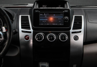 Подержанный автомобиль Mitsubishi Pajero Sport 2015 года (11 фото)