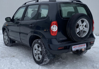 Подержанный автомобиль Chevrolet Niva 2010 года (7 фото)