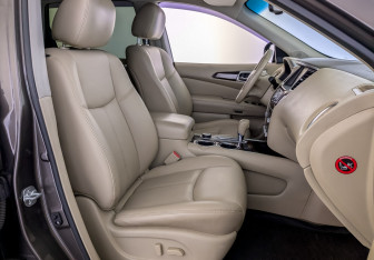 Подержанный автомобиль Nissan Pathfinder 2014 года (24 фото)