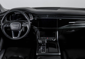 Подержанный автомобиль Audi Q7 2021 года (12 фото)