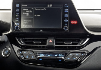 Подержанный автомобиль Toyota C-HR 2021 года (17 фото)