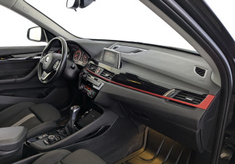 Подержанный автомобиль BMW X1 2017 года (11 фото)